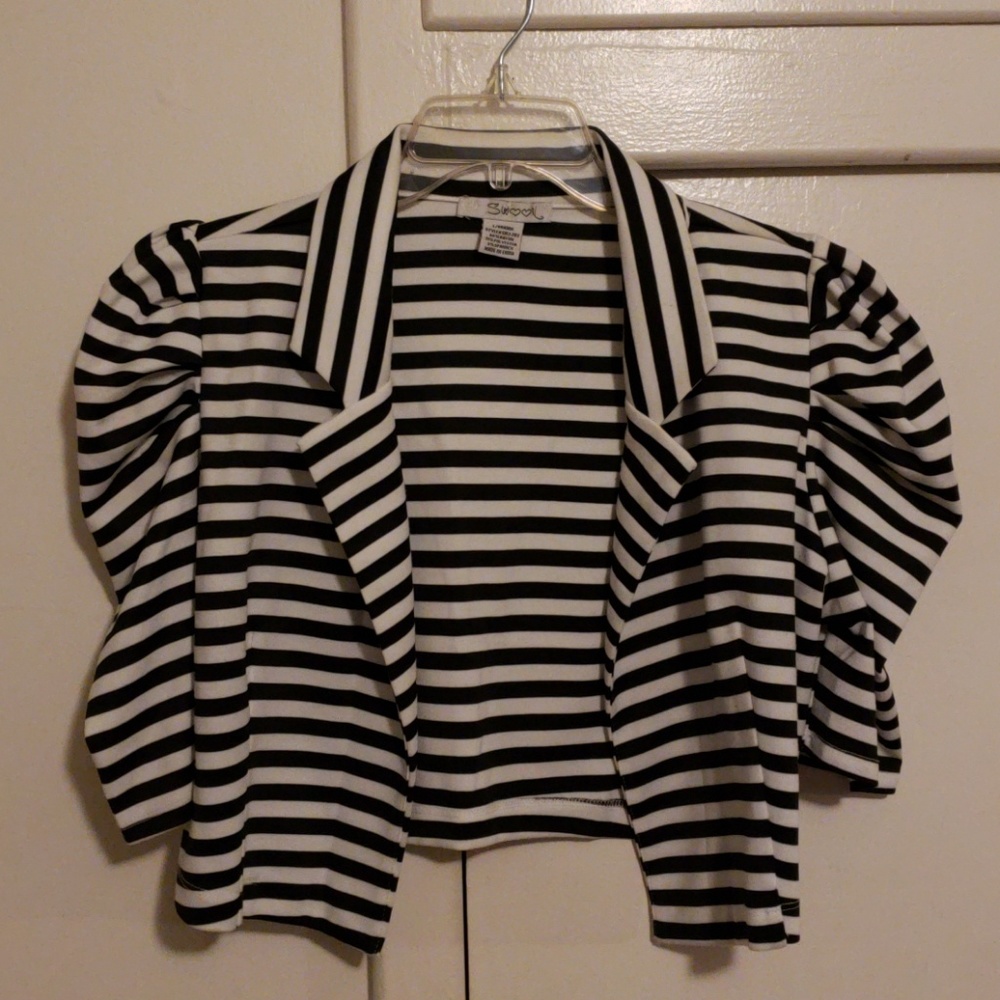 Women's Black & White crop blazer